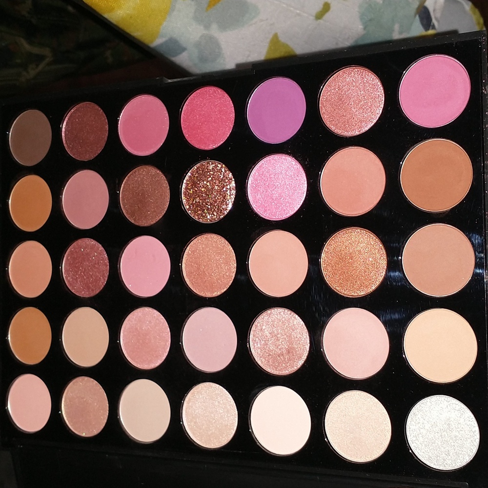 Morphe 35 natural flirt